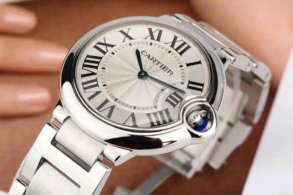 卡地亞手表表蒙起霧怎么辦？（卡地亞手表表蒙起霧解決辦法）