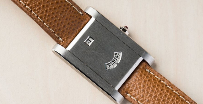 經(jīng)典巡禮   卡地亞TankàGuichets腕表