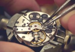 廣州卡地亞手表售后服務(wù)中心-手表進(jìn)水